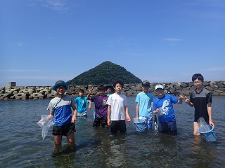 ビーチにて砂の採集