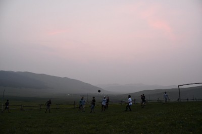 暗くなるまでサッカーをしました